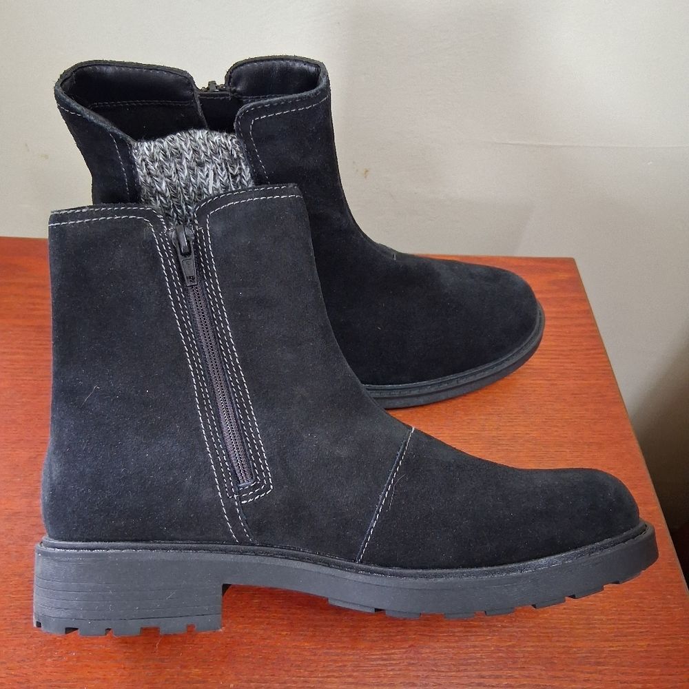Clarks Women's Opal Sky Black Suede Chelsea Style Side Zip Ankle Boots Sz 8.5M - Picture 6 of 15
